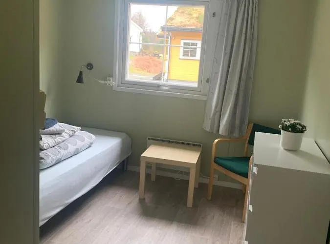 Fosseland Gjestegard Hostel *